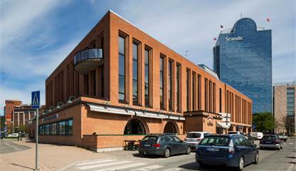 Fasaden, kontoret är beläget på mot E4:an Kanalvägen 7