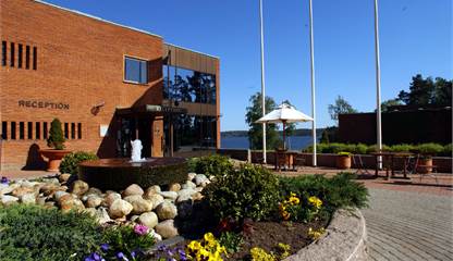 Utanför entré Skogshemsv 1