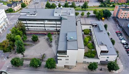 Järnvägsgatan 3-5, Storgatan 28-30.