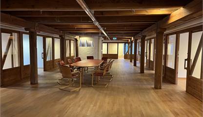 Öppet i mitten och rumsindelat mot fönstren Västra Kvarngatan 64