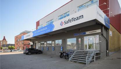 Entré med kund parkering Fosievägen 4